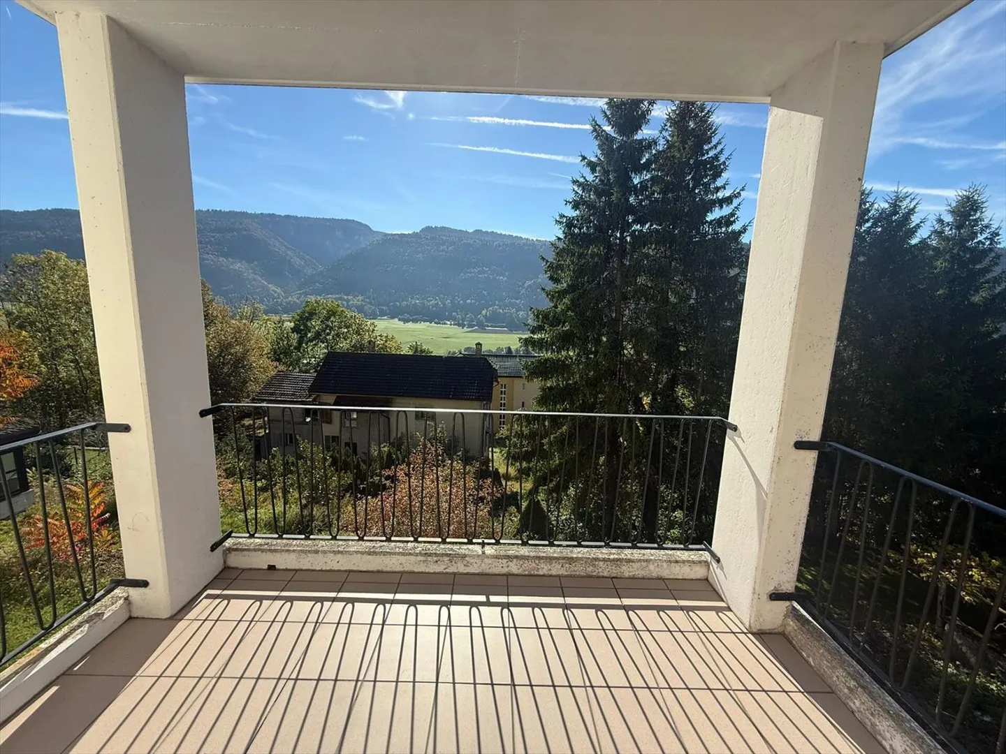 Sankt-Imier, beautiful 4.5-room apartment on the upper ground floor with balcony - Photo 1 of 7