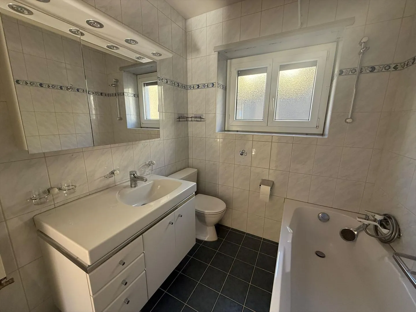 Sankt-Imier, beautiful 4.5-room apartment on the upper ground floor with balcony - Photo 5 of 7