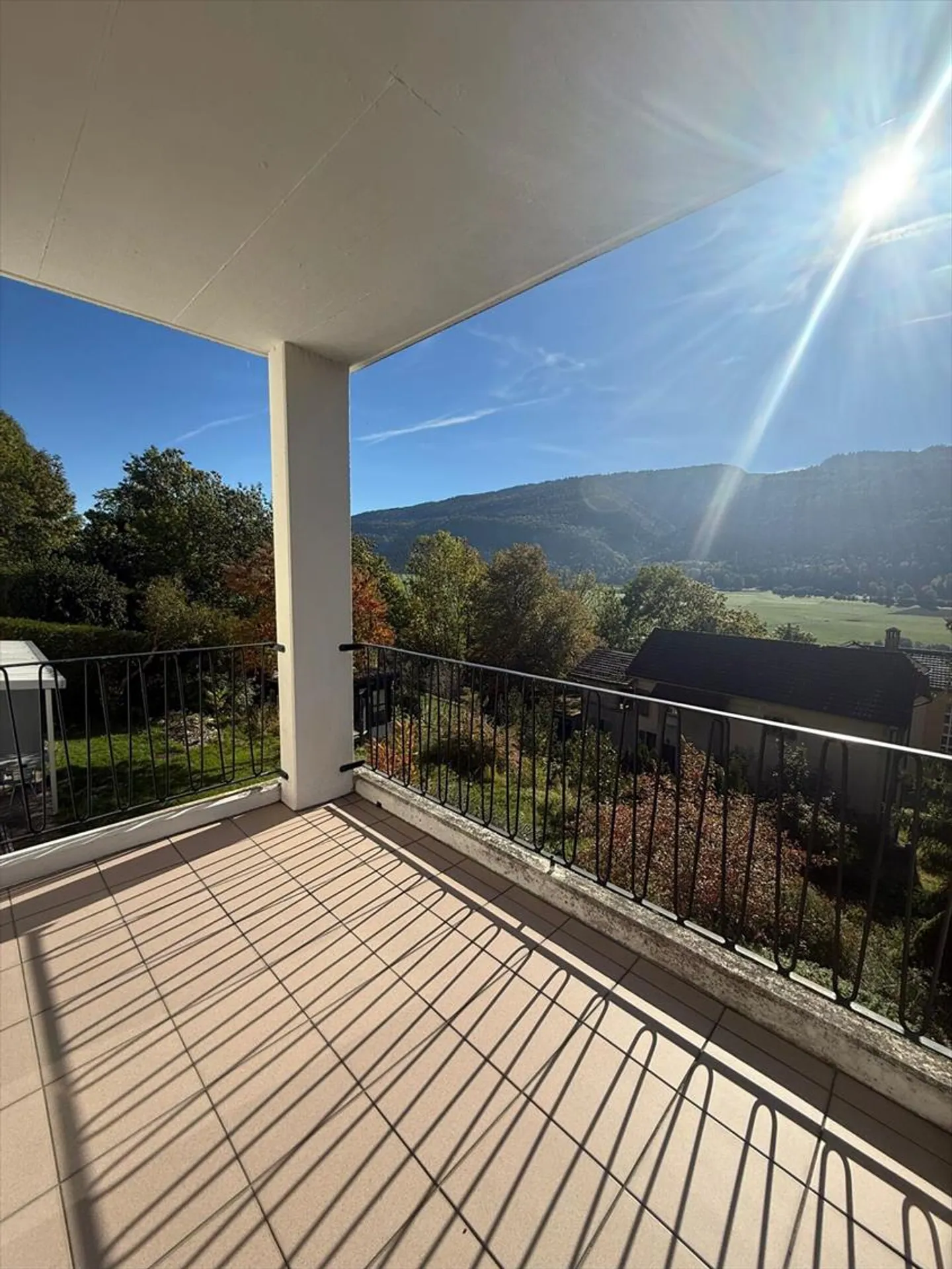 Sankt-Imier, beautiful 4.5-room apartment on the upper ground floor with balcony - Photo 7 of 7