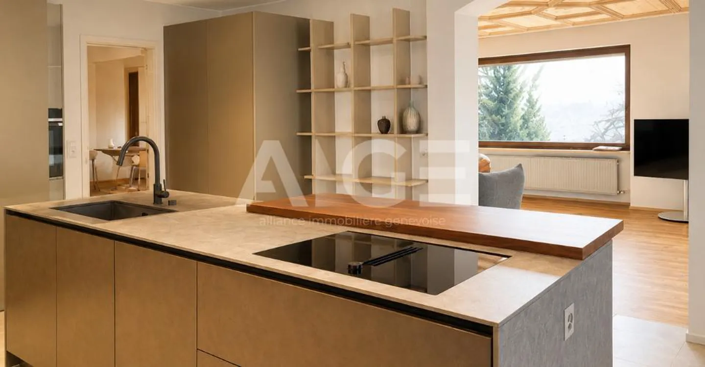 Magnificent renovated chalet with indoor pool and panoramic view - Photo 2 of 10