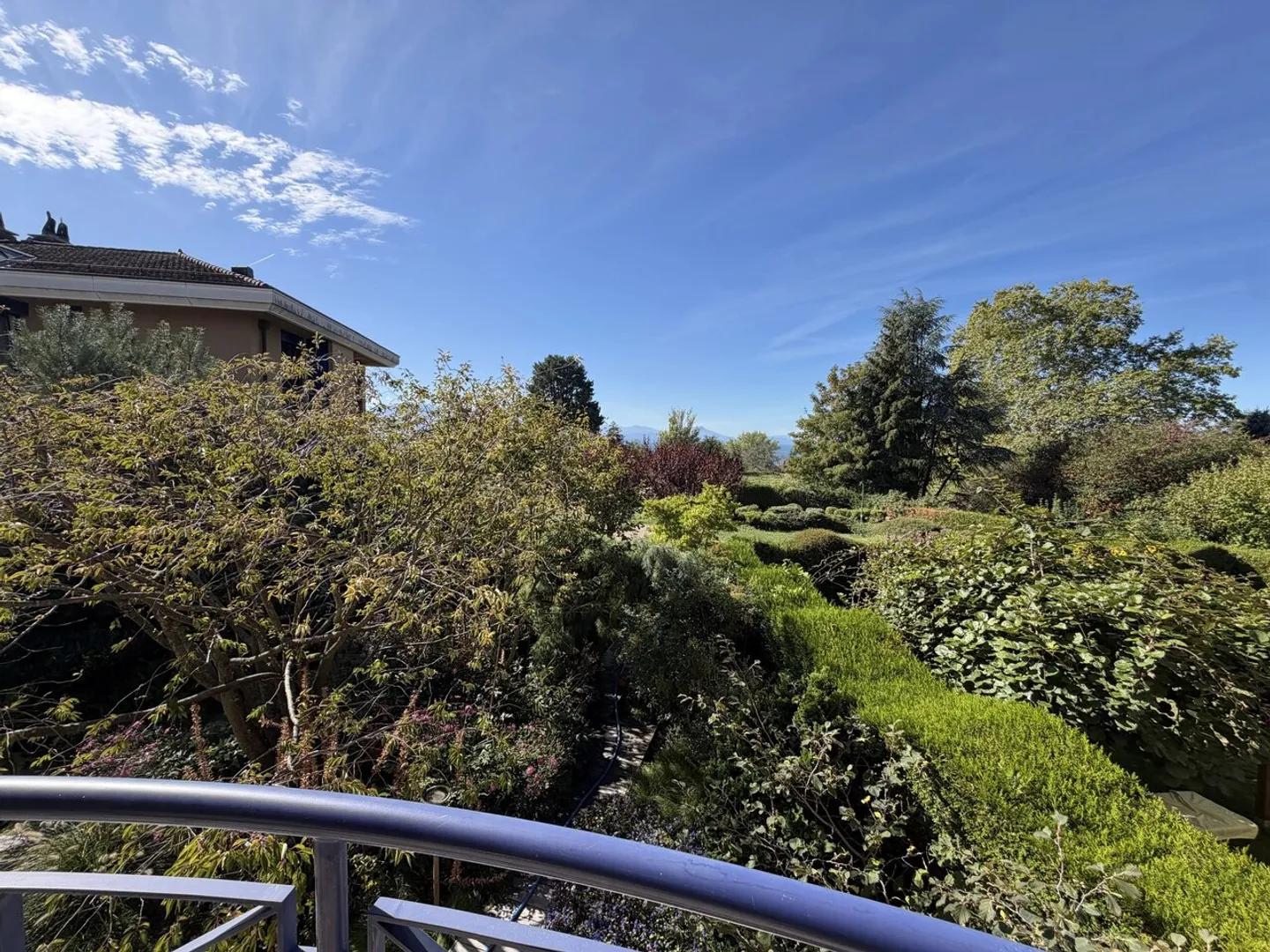 Central, furnished and high-end renovated apartment, close to EVERYTHING and EPFL - Photo 12 of 13