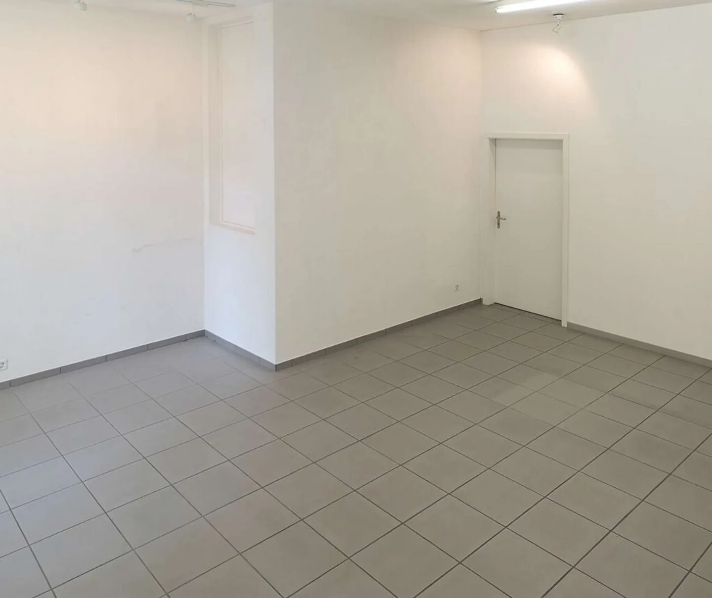 Stockage lumineux dans un bon emplacement - Photo 3 sur 3