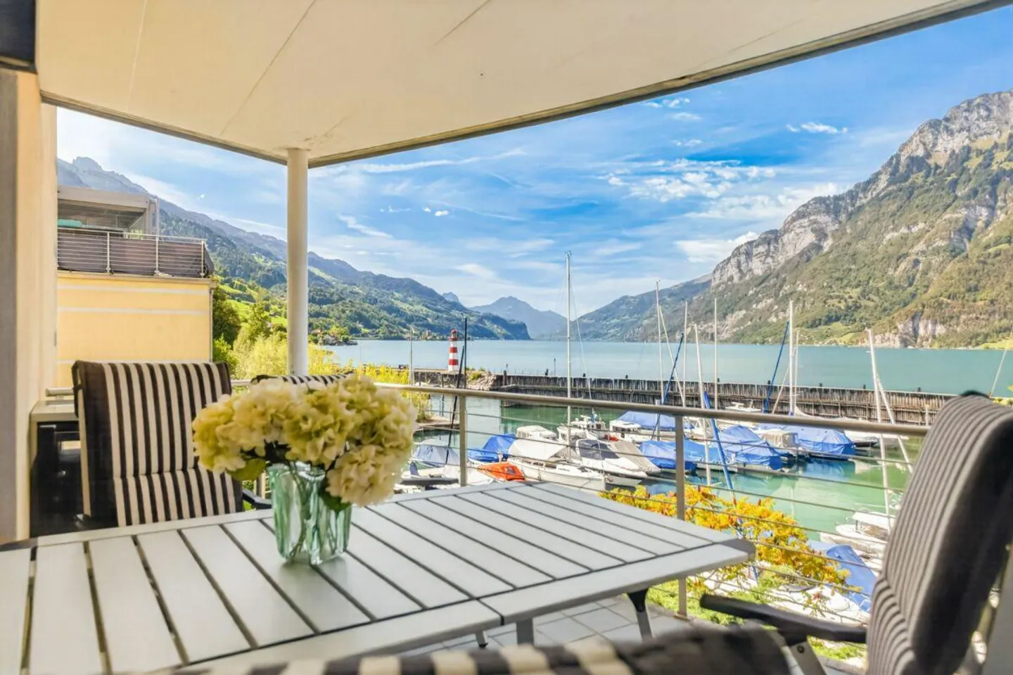Vivere in prima fila sul lago: appartamento di 4,5 stanze con panorama sul lago e vista sui Churfirsten - Foto 1 di 22
