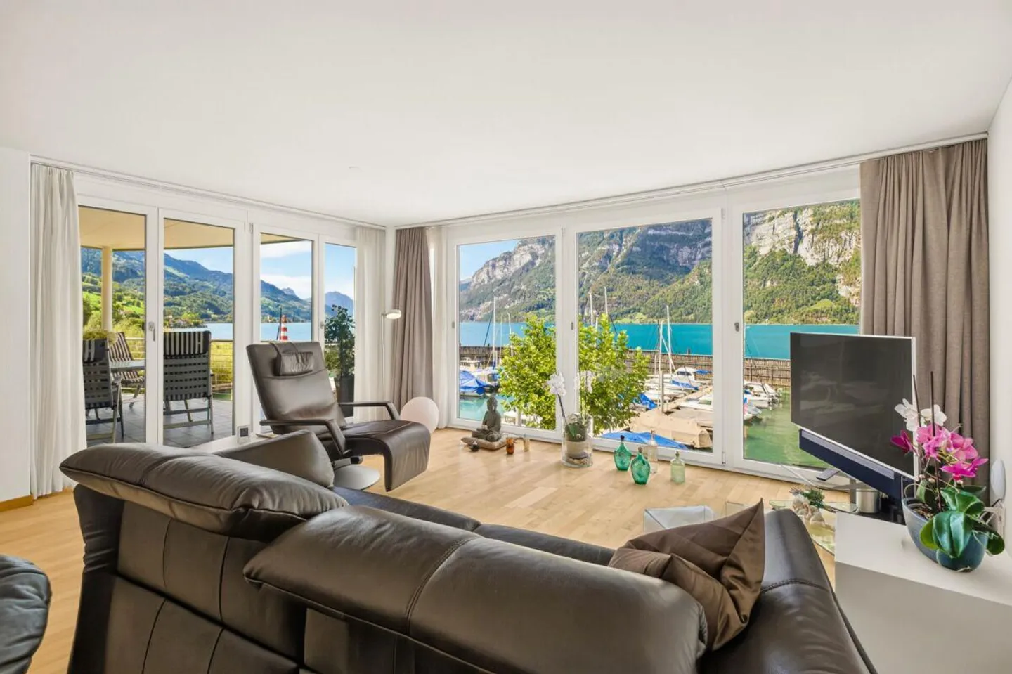 Vivere in prima fila sul lago: appartamento di 4,5 stanze con panorama sul lago e vista sui Churfirsten - Foto 3 di 22