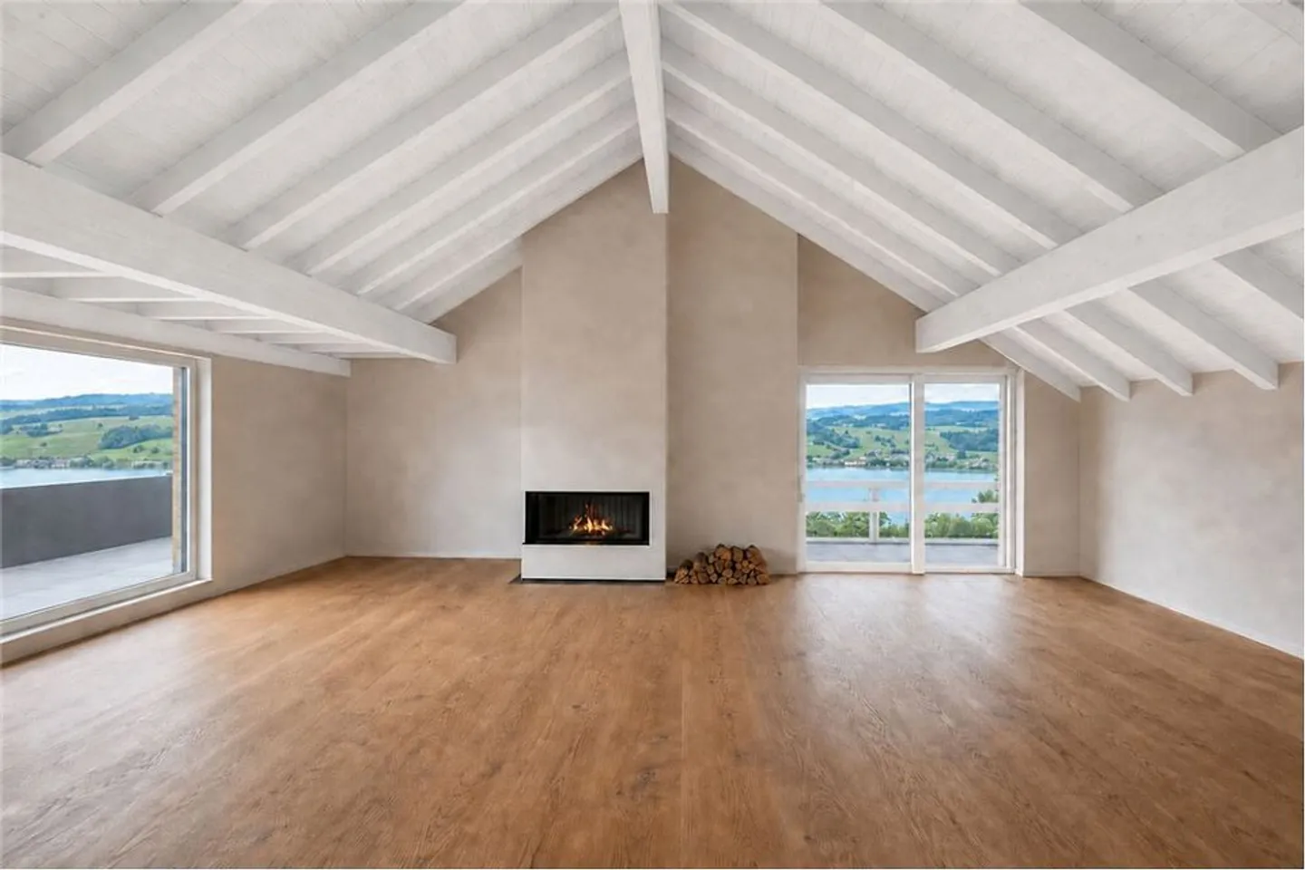 Charmante nouvelle penthouse rénové avec cheminée, 2 balcons et vue imprenable sur le lac - Photo 1 sur 4