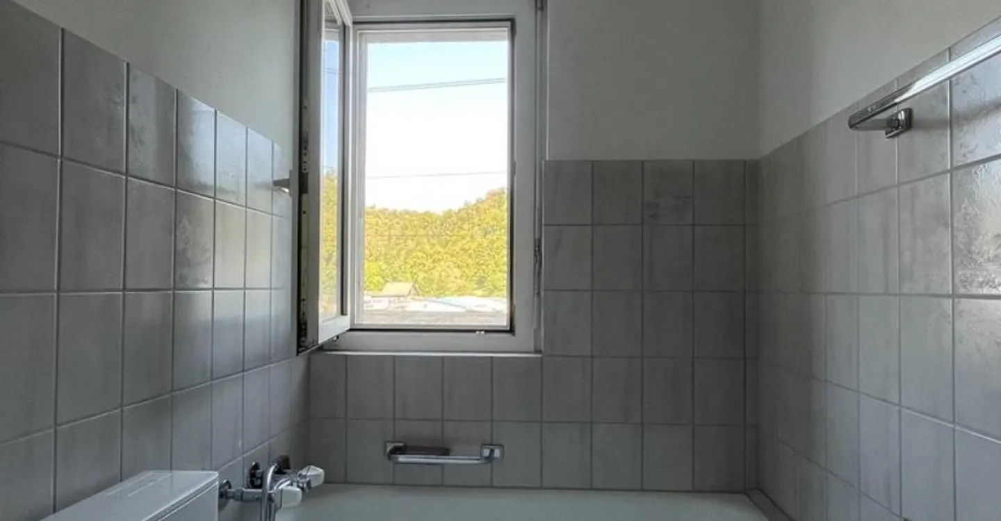 Appartamento ristrutturato di 1,5 locali in affitto! Primo affitto netto offerto! - Foto 4 di 4