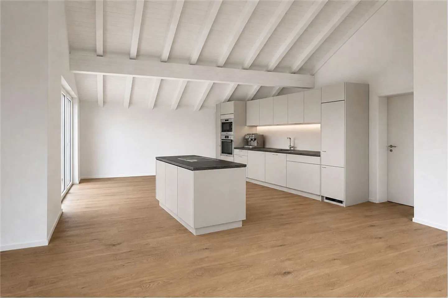 Charmante nouvelle penthouse rénové avec cheminée, 2 balcons et vue imprenable sur le lac - Photo 2 sur 4