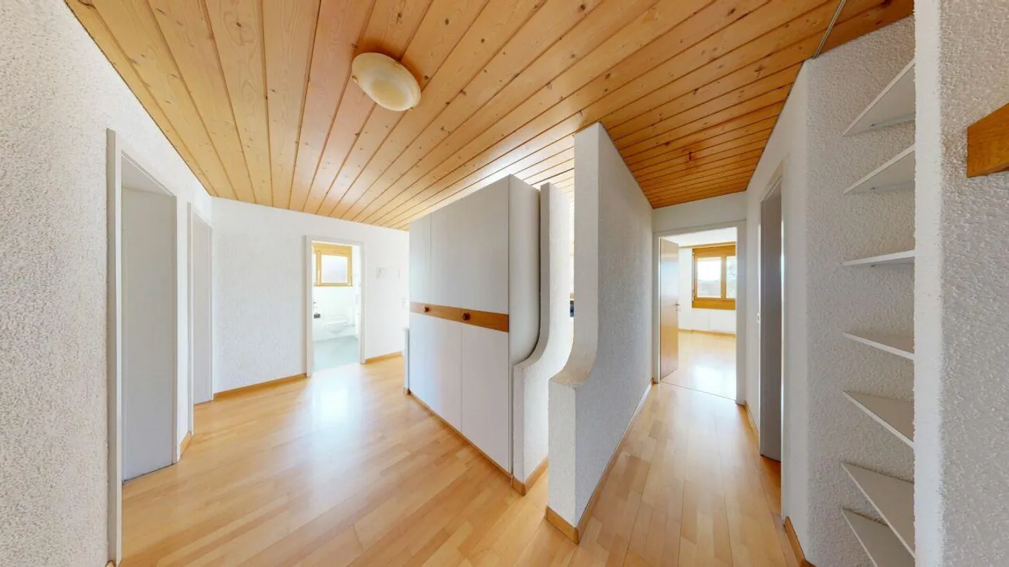 Appartamento 4.5 stanze con fascino, potenziale e vista - Foto 3 di 9
