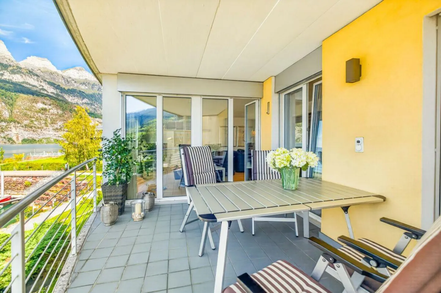 Vivere in prima fila sul lago: appartamento di 4,5 stanze con panorama sul lago e vista sui Churfirsten - Foto 19 di 22
