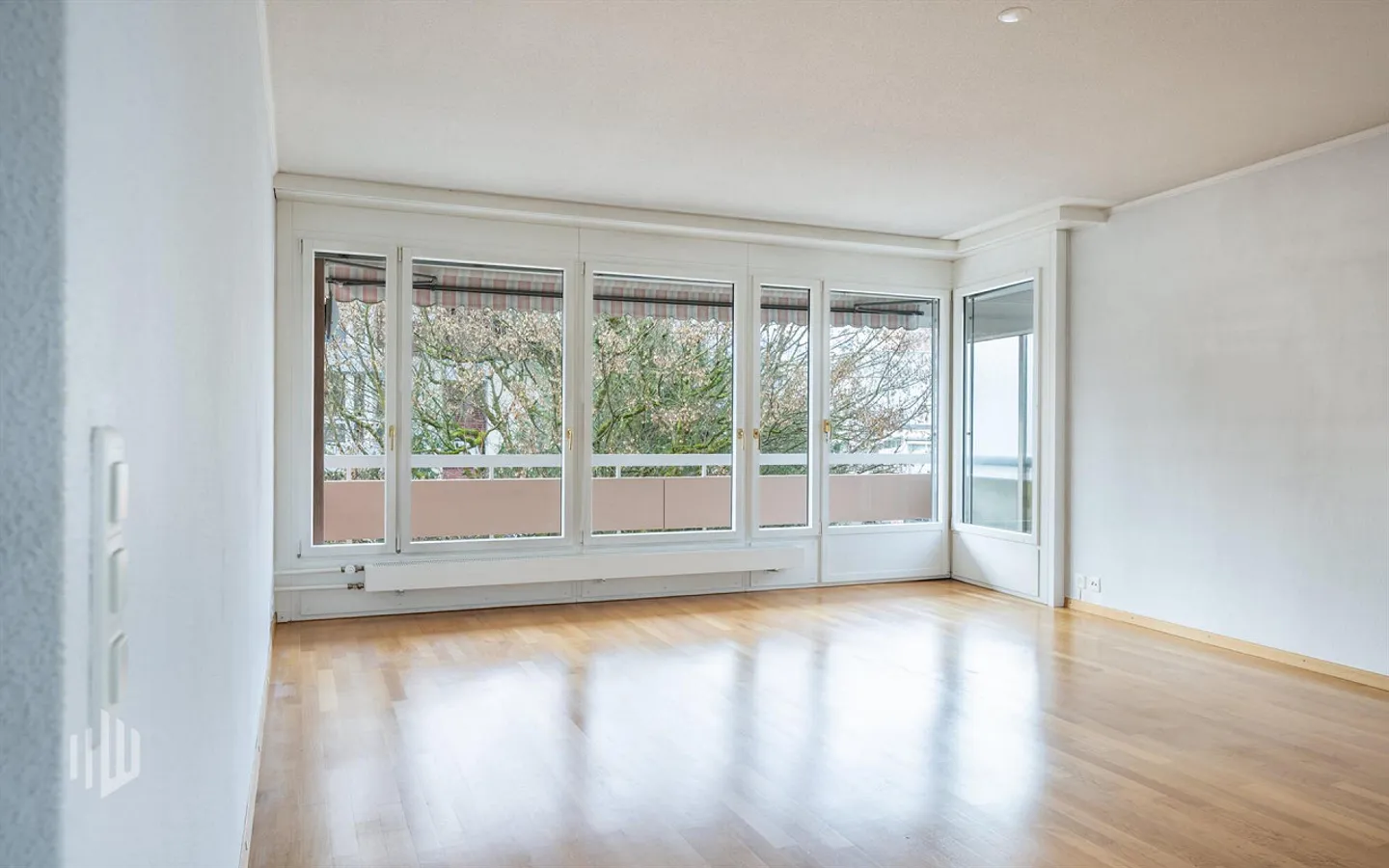 ImmoWyss - Living with Style and Comfort Near the Train Station in Seefeld Thun - Photo 3 of 8