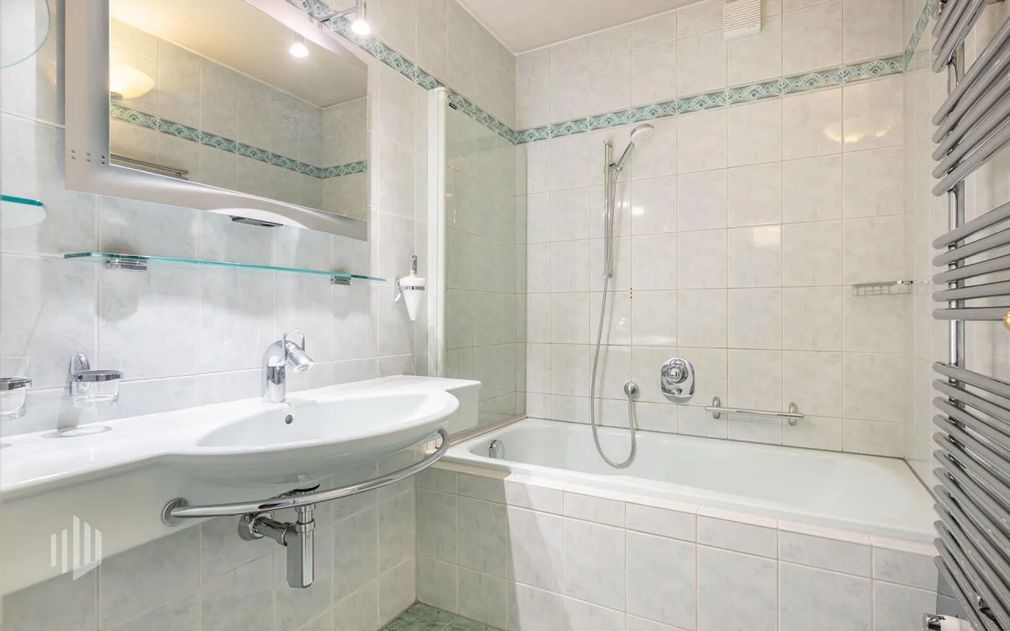 ImmoWyss - Living with Style and Comfort Near the Train Station in Seefeld Thun - Photo 6 of 8