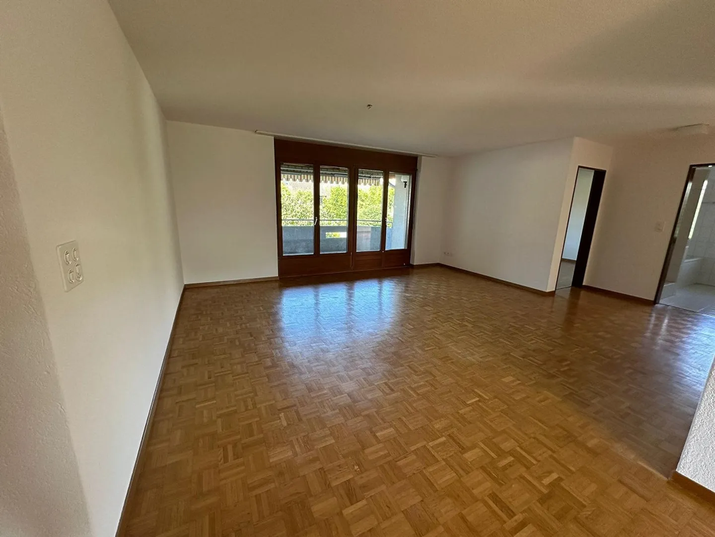 Helle 4.5-Zimmer-Wohnung mit Balkon - Foto 2 von 12