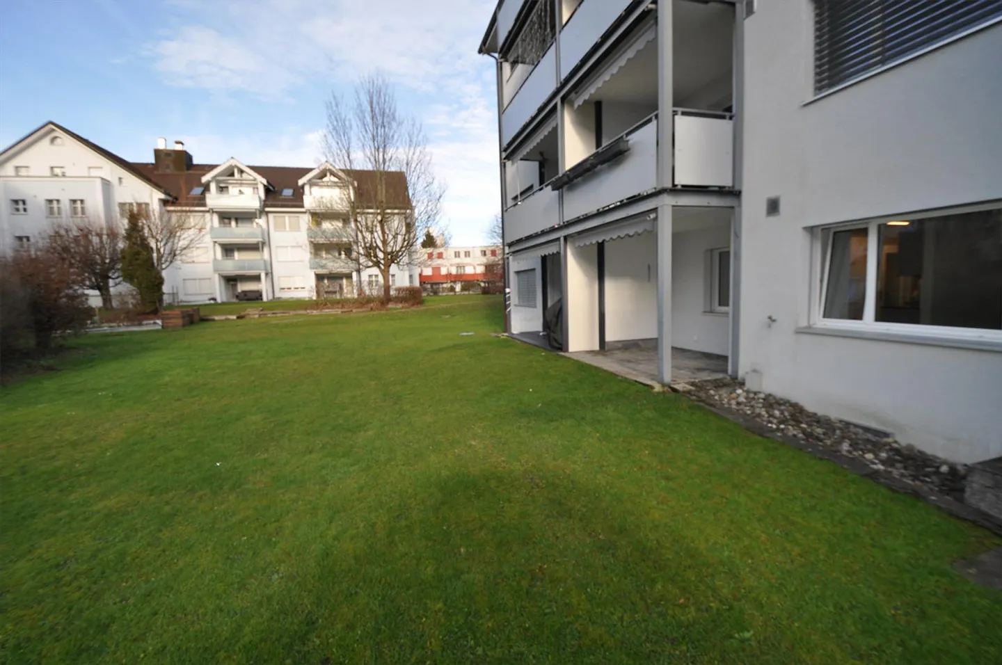 Belle et ensoleillée appartement de 4,5 pièces à distance de marche du Gübsensee - Photo 1 sur 8