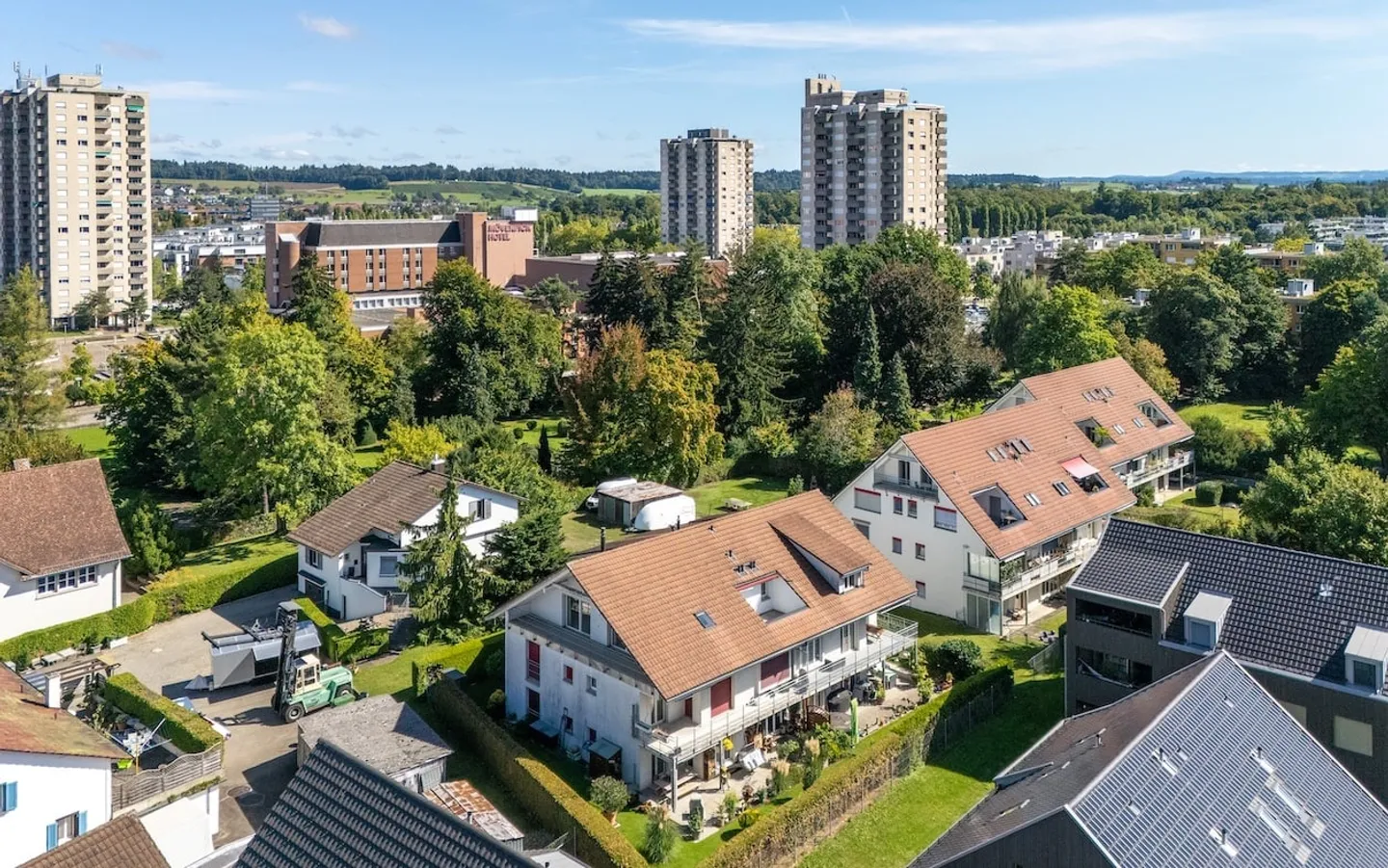 Spacious, bright 5.5-room penthouse with 2 balconies in the center of Regensdorf - Photo 15 of 16