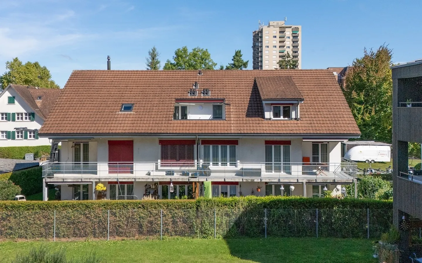 Spacious, bright 5.5-room penthouse with 2 balconies in the center of Regensdorf - Photo 14 of 16