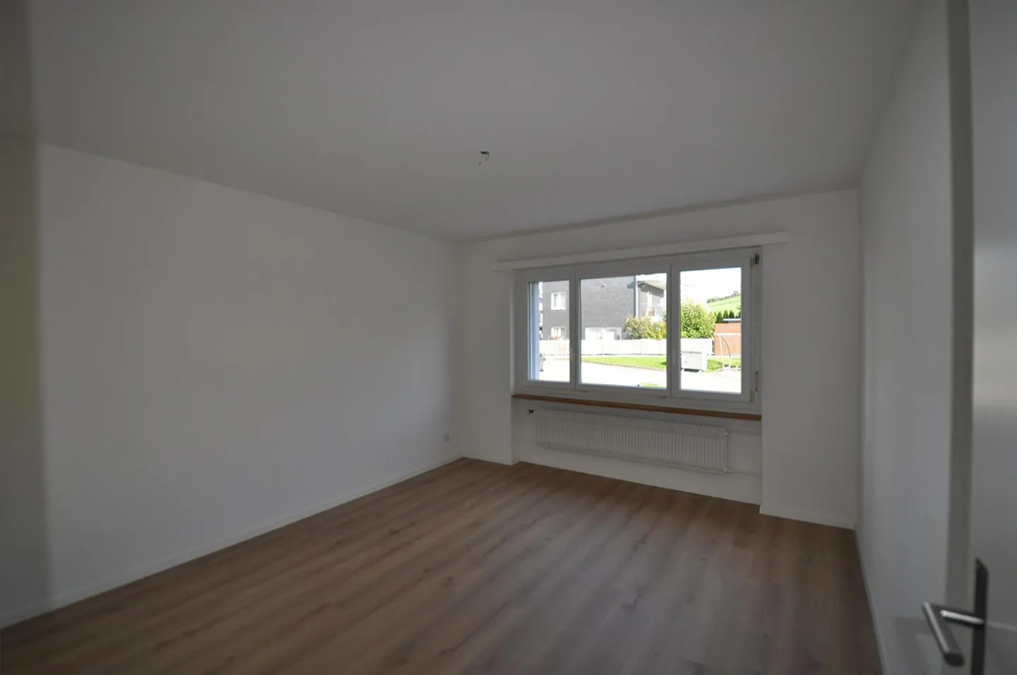 Belle et ensoleillée appartement de 4,5 pièces à distance de marche du Gübsensee - Photo 6 sur 8