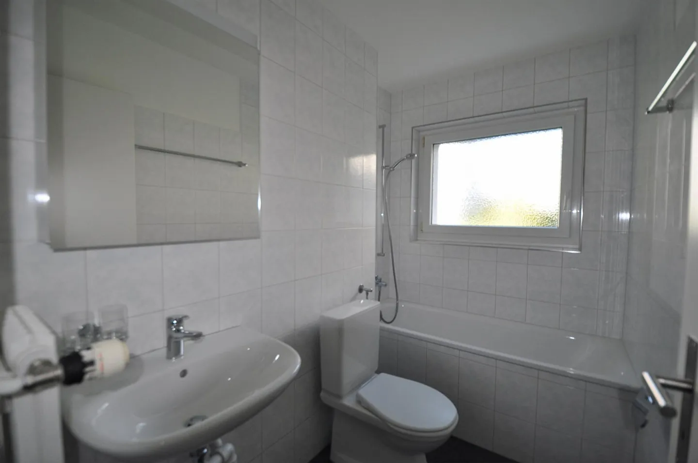 Belle et ensoleillée appartement de 4,5 pièces à distance de marche du Gübsensee - Photo 7 sur 8