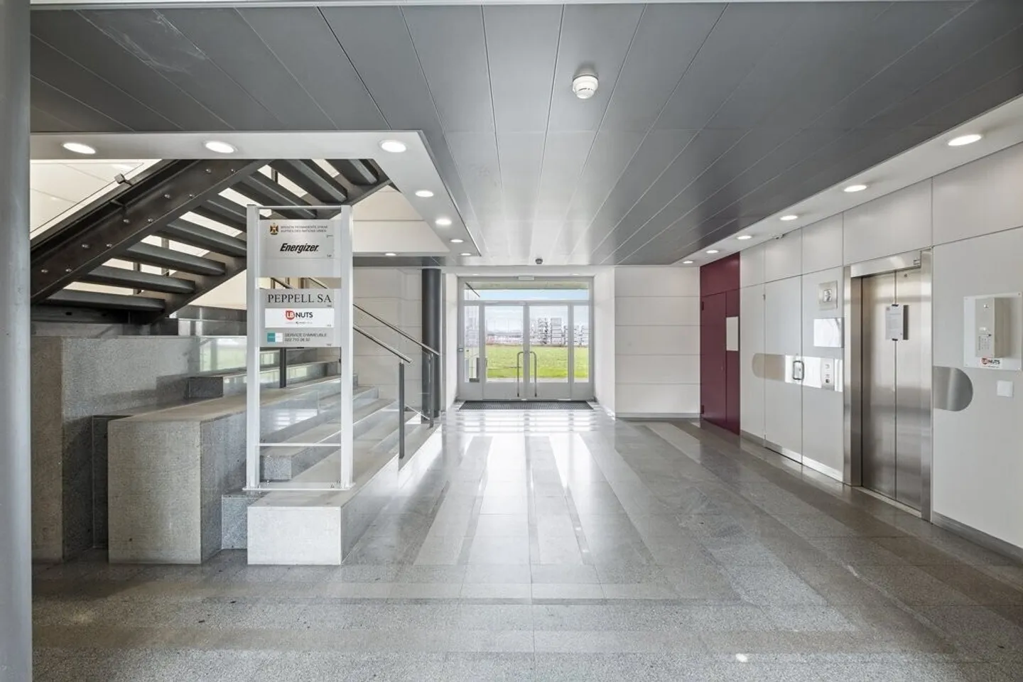 Bureaux à louer - env. 273 m2 à proximité de l'aéroport - Photo 2 sur 8