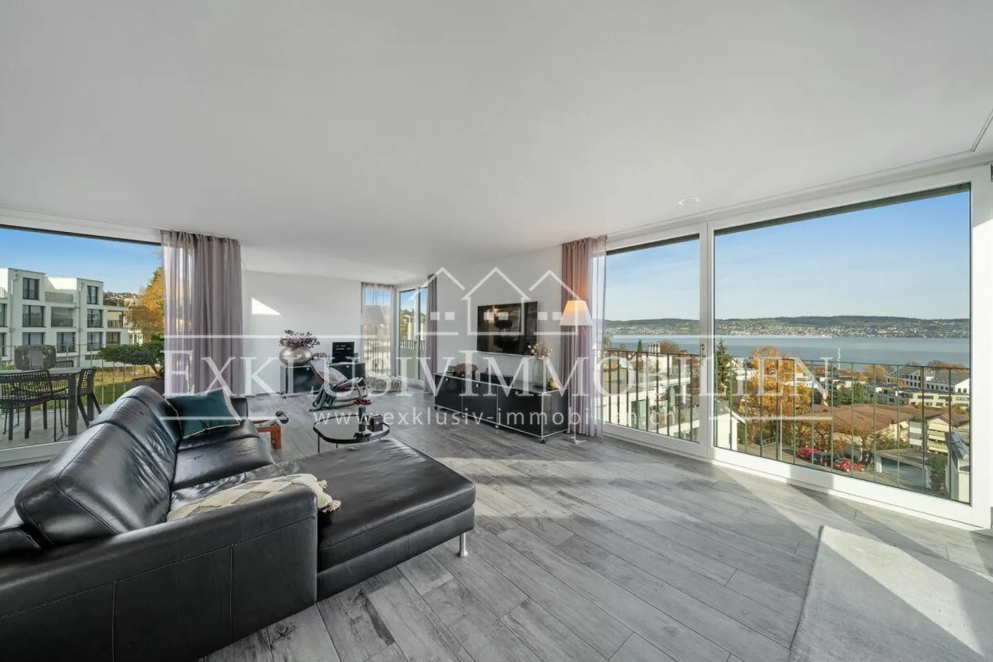 Résidence penthouse élégante au-dessus du lac de Zurich ! - Photo 2 sur 6