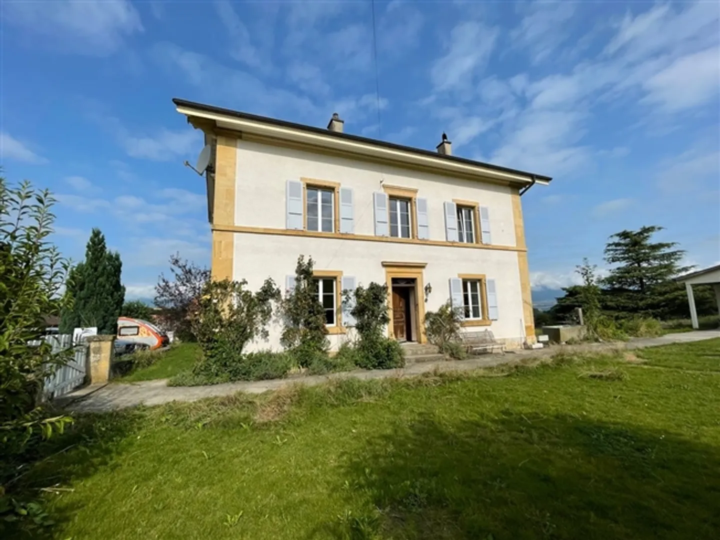 Maison individuelle spacieuse avec caractère - Photo 1 sur 12