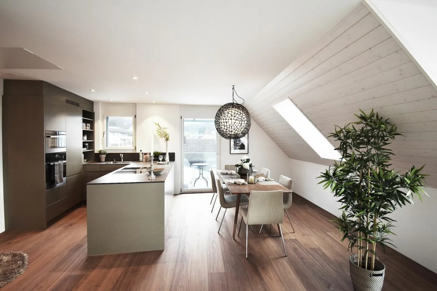 Spacious Living with a View over Bachenbülach - Photo 4 of 13