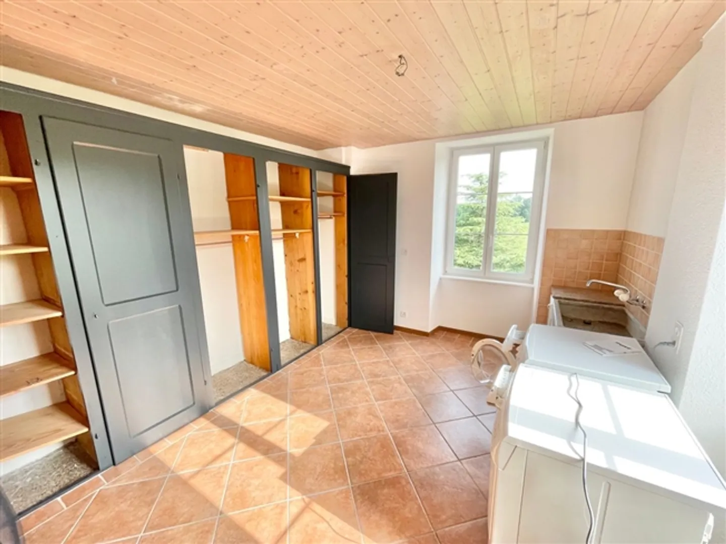 Maison individuelle spacieuse avec caractère - Photo 5 sur 12