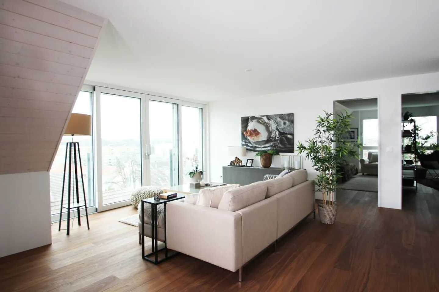 Spacious Living with a View over Bachenbülach - Photo 10 of 13