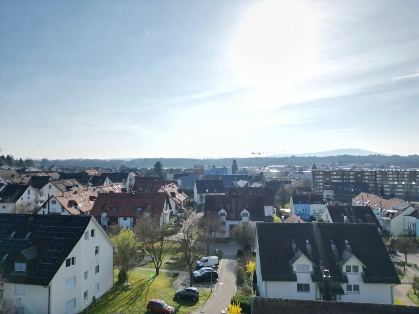 Spacious Living with a View over Bachenbülach - Photo 11 of 13