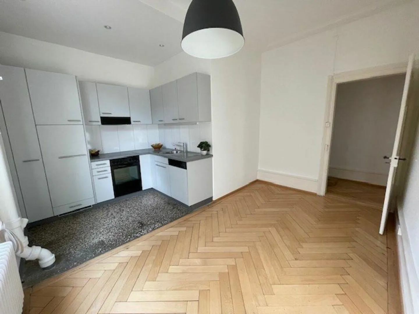 DREAMY ART NOUVEAU APARTMENT WITH WOW EFFECT... - Photo 4 of 20