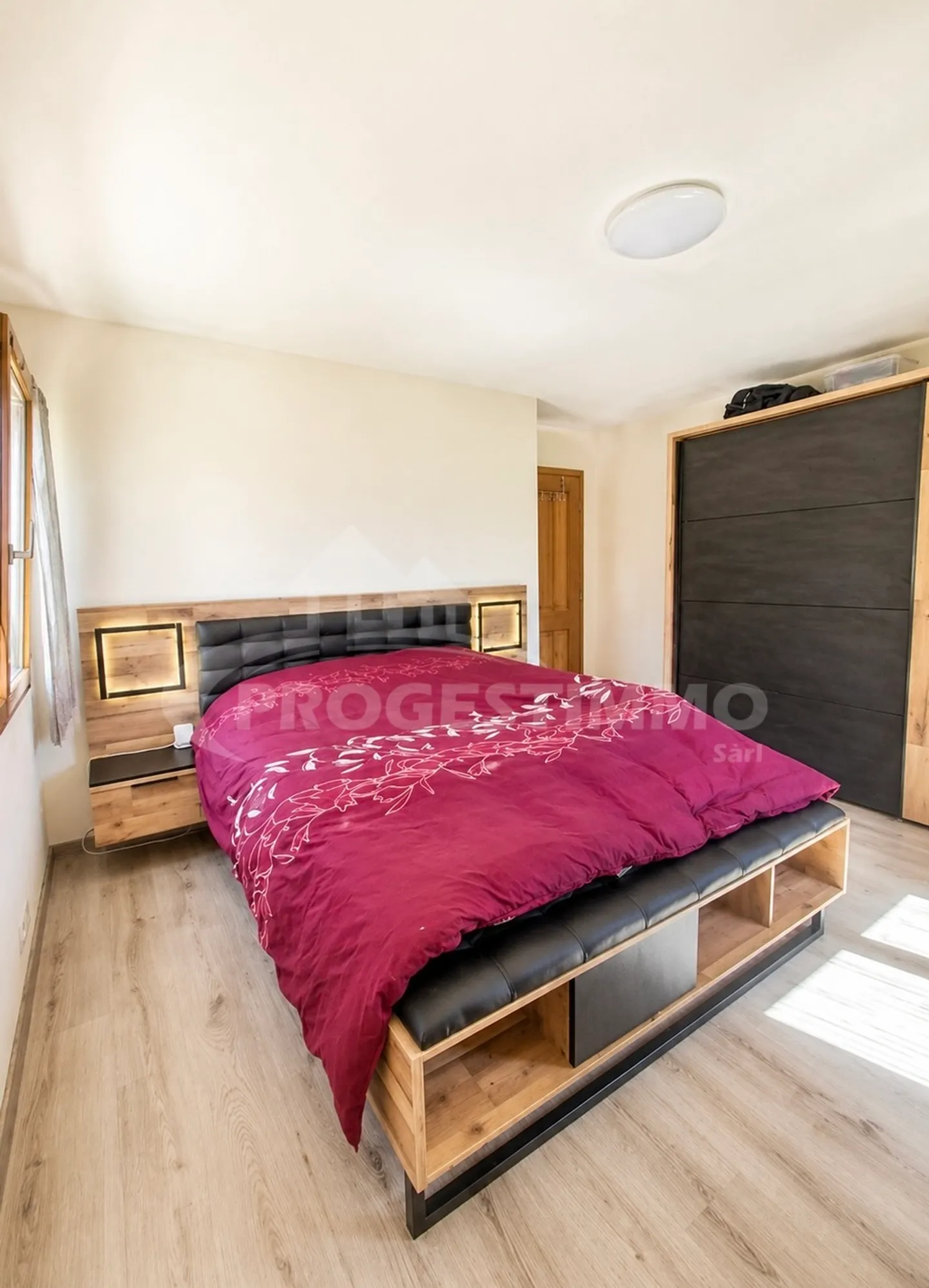 4.5-ROOM APARTMENT IN THE HEART OF THE VINEYARDS - Photo 5 of 11