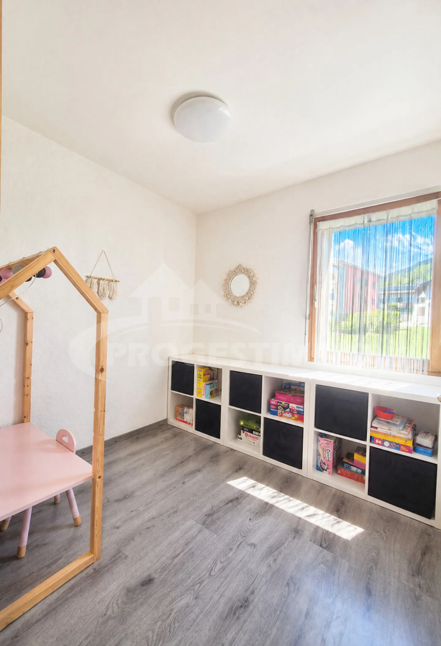 4.5-ROOM APARTMENT IN THE HEART OF THE VINEYARDS - Photo 7 of 11