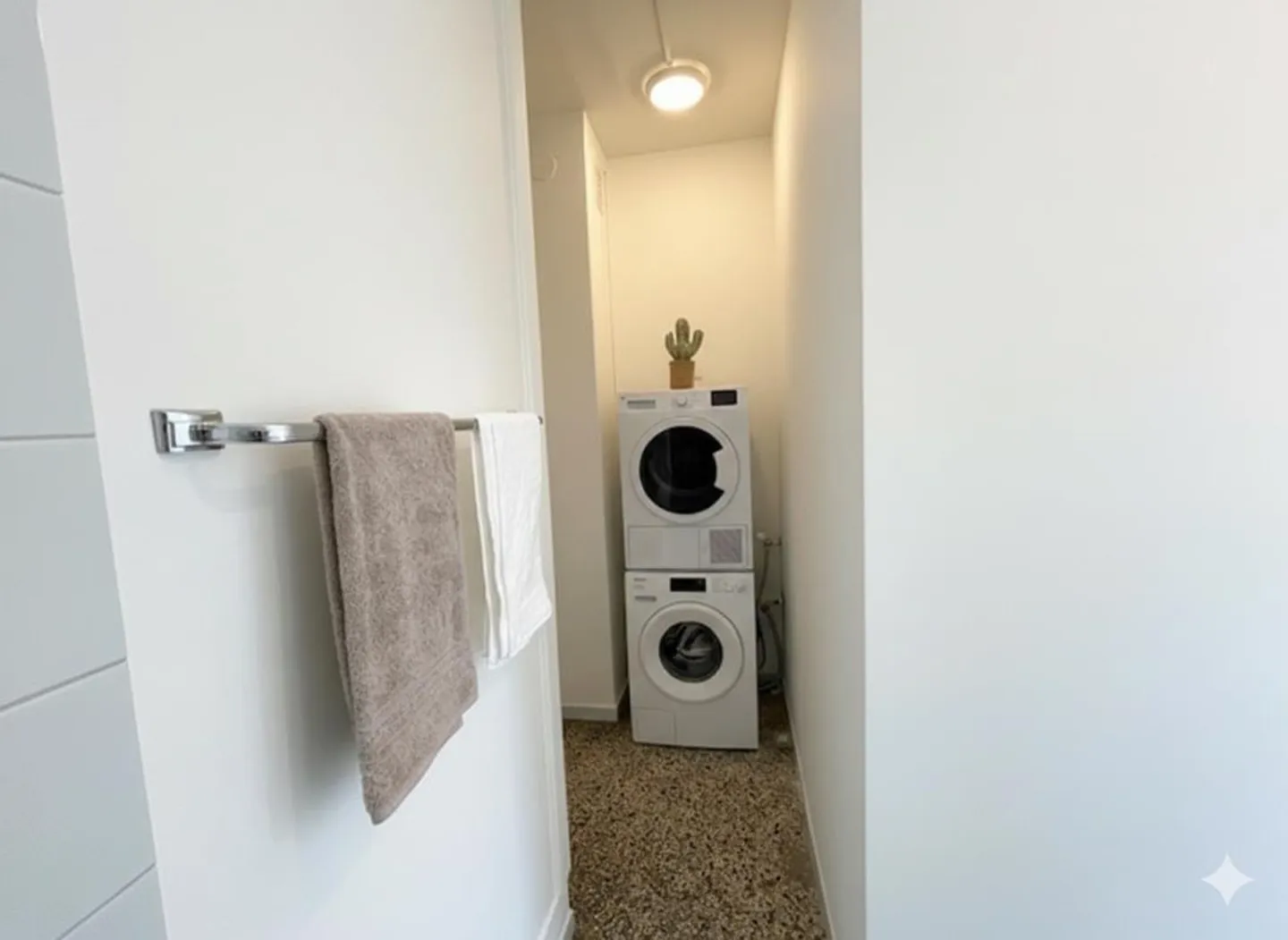 DREAMY ART NOUVEAU APARTMENT WITH WOW EFFECT... - Photo 8 of 20