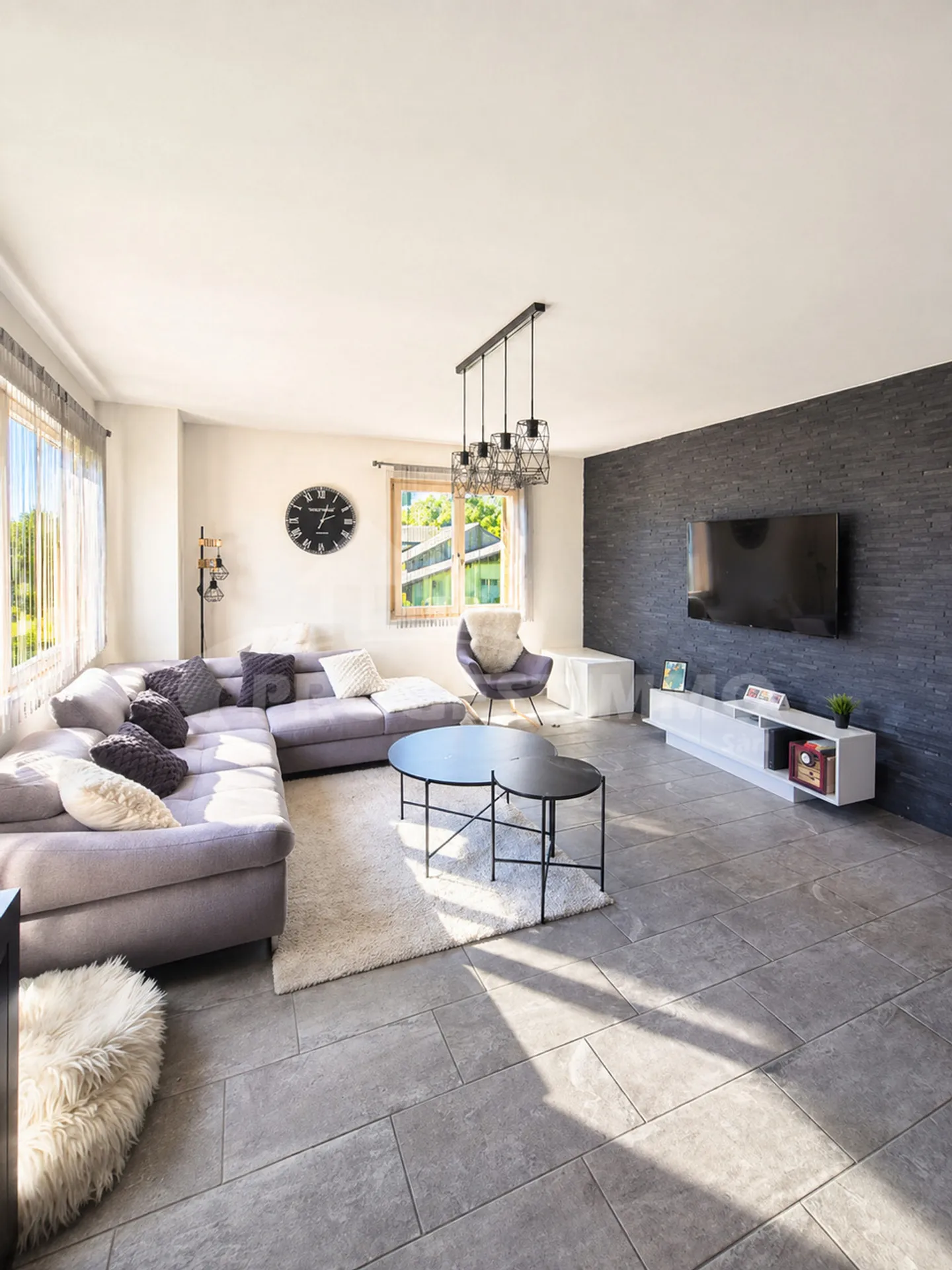 4.5-ROOM APARTMENT IN THE HEART OF THE VINEYARDS - Photo 2 of 11