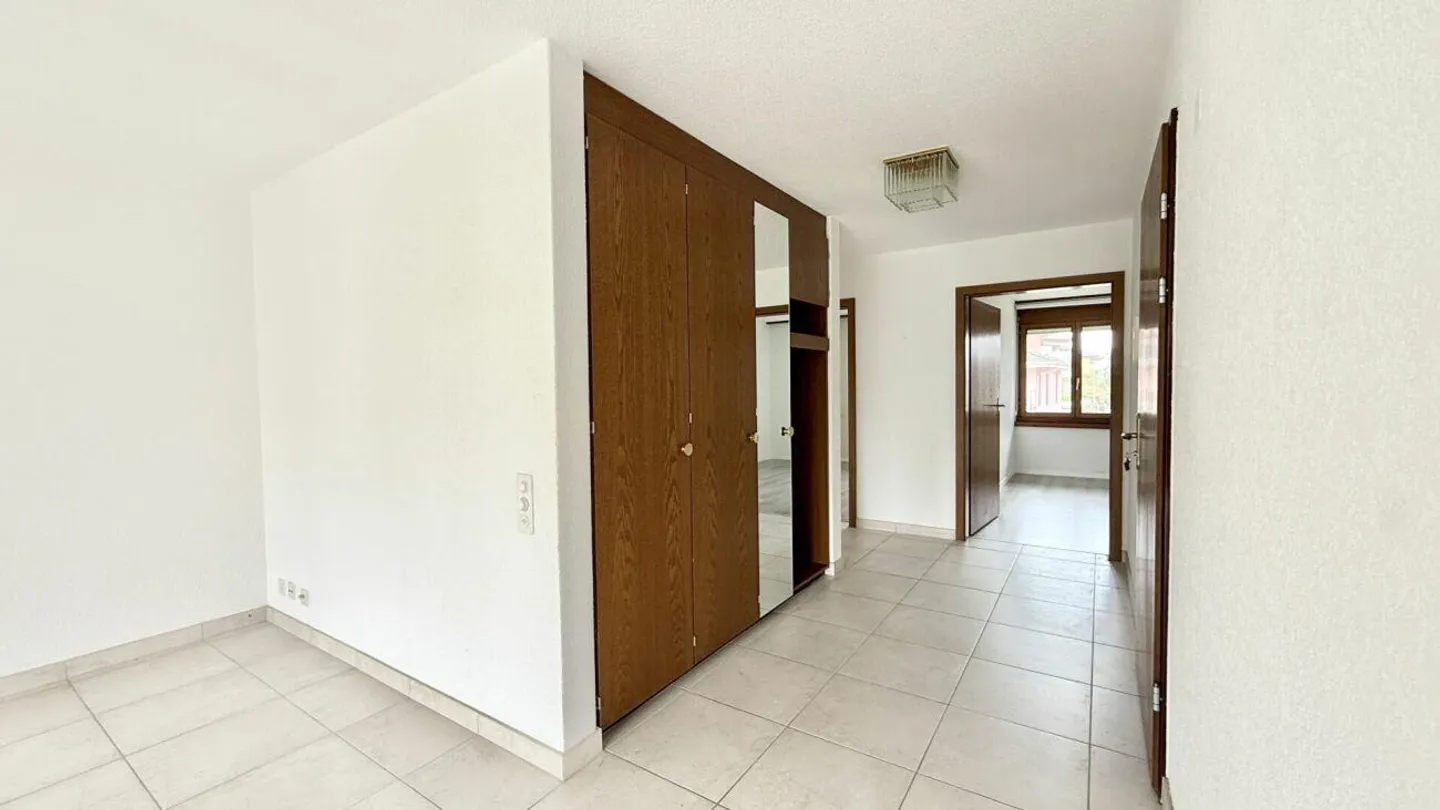 Appartement attrayant, spacieux et lumineux de 4,5 pièces au cœur d'Aegerten - Photo 9 sur 10