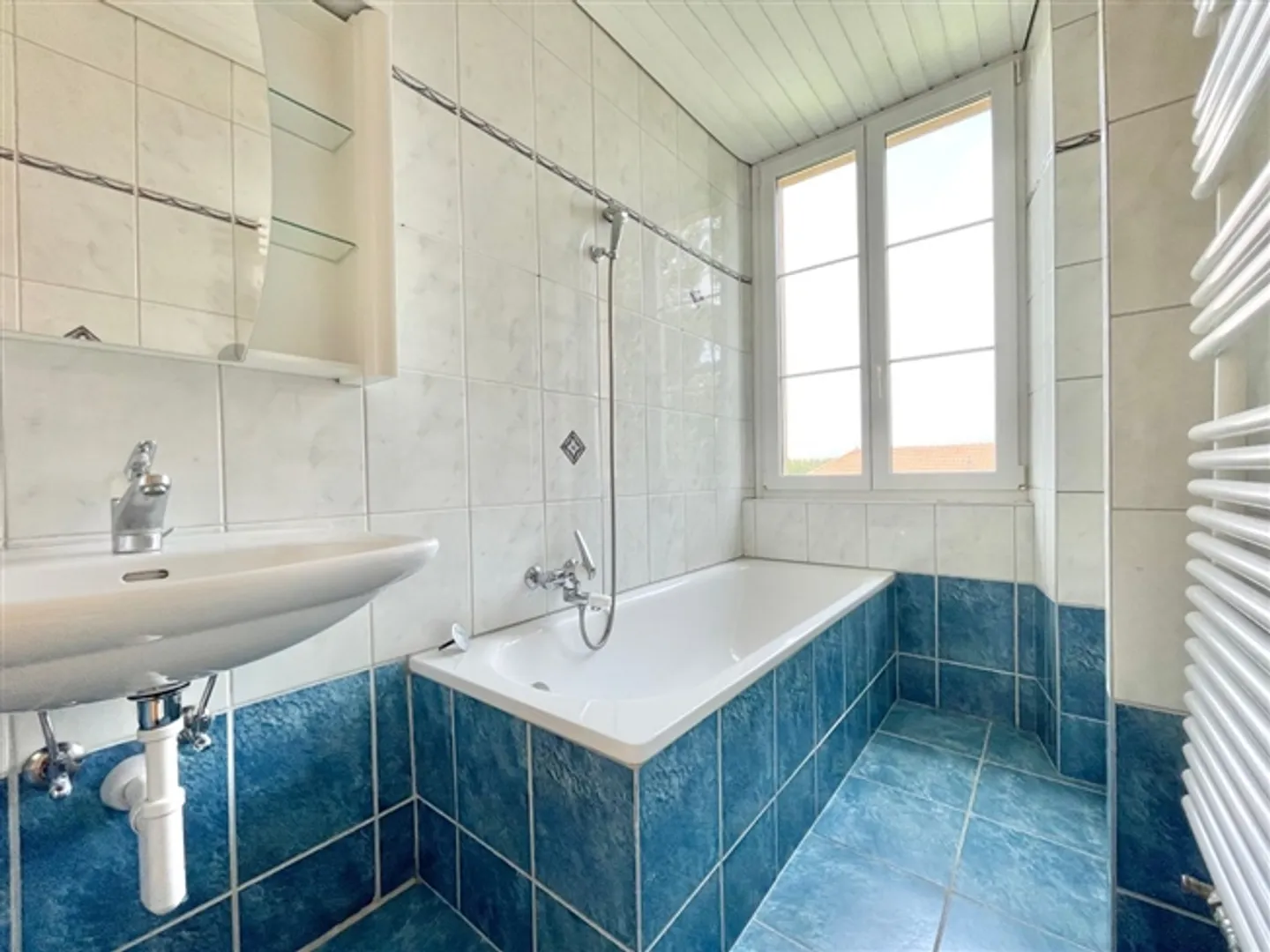 Maison individuelle spacieuse avec caractère - Photo 10 sur 12