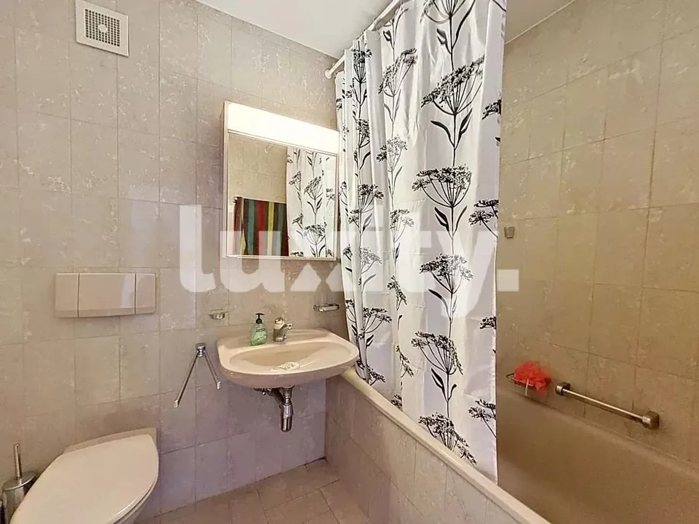 Spacious Apartment in Prangins - Photo 7 of 8