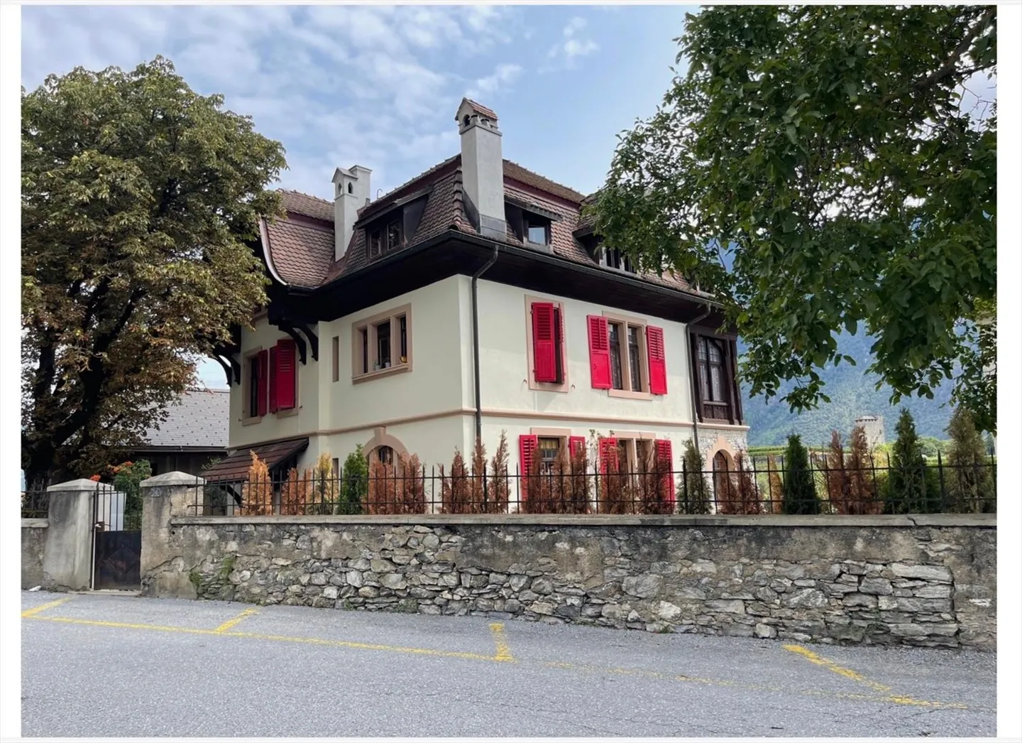 Helle 4-Zimmer-Wohnung in Sierre - Foto 1 von 10