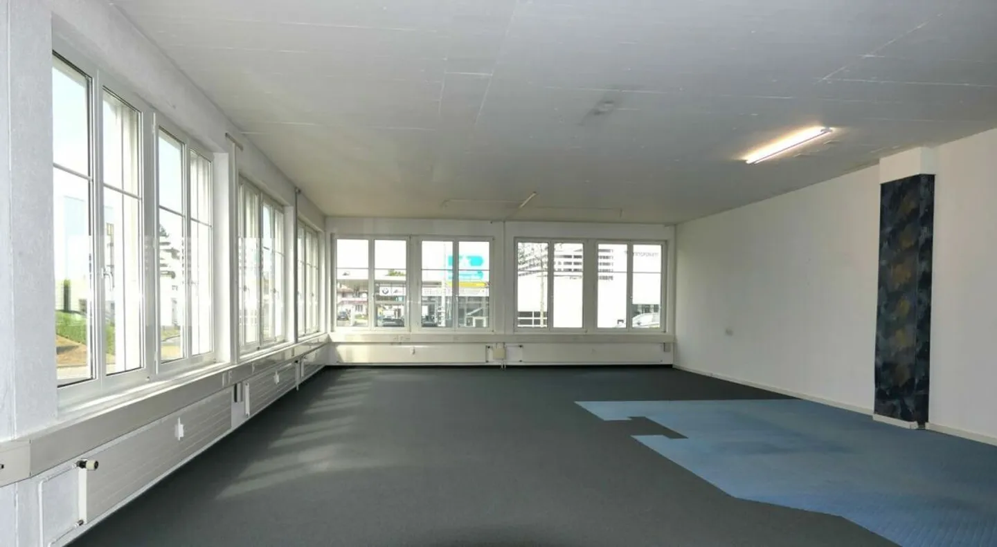 Bureau lumineux en emplacement central - Photo 1 sur 3