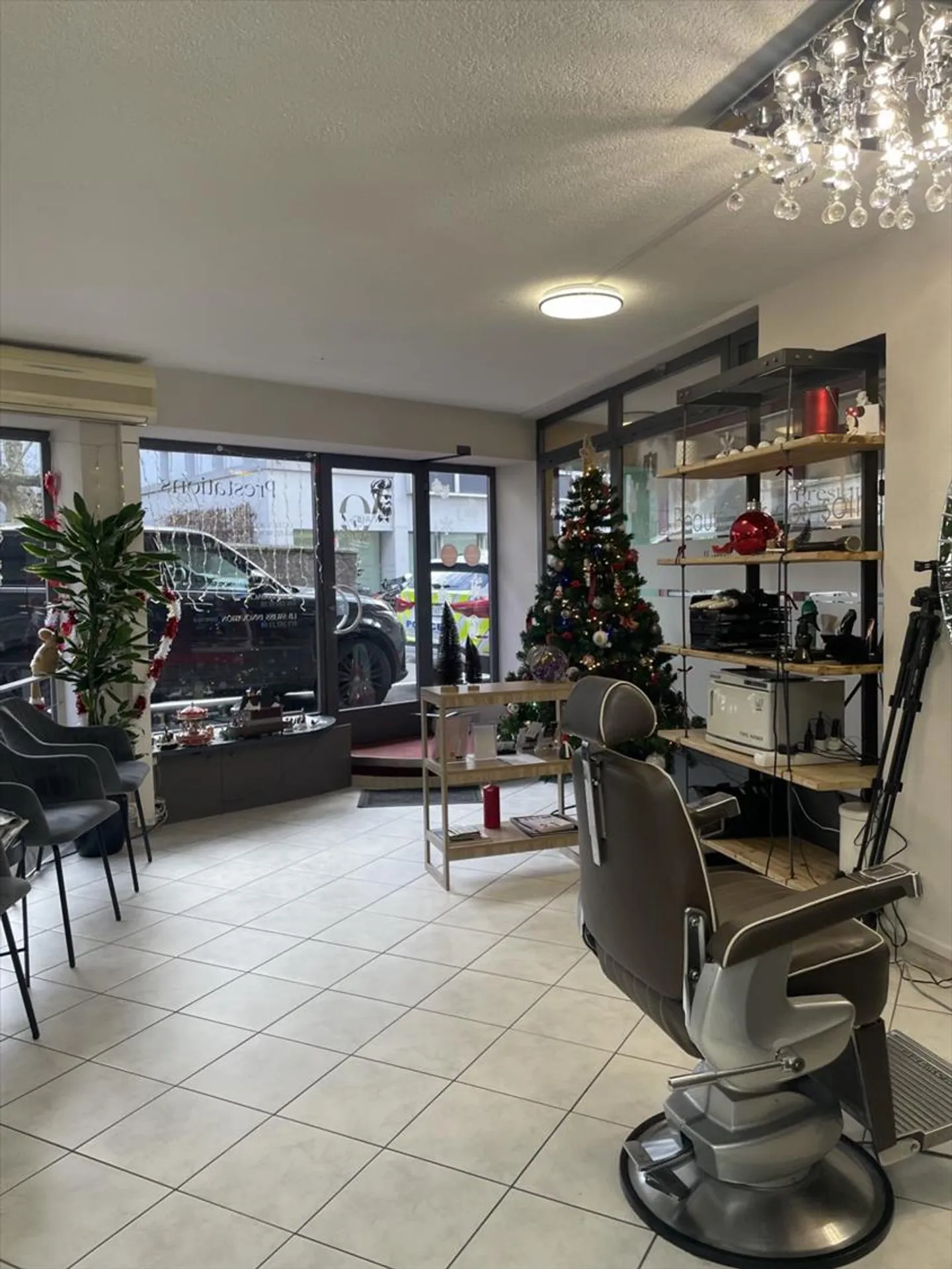 Arcade commerciale idéalement située - Photo 1 sur 5