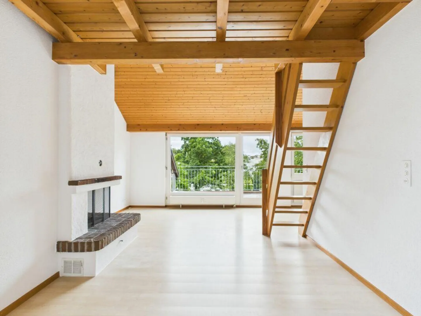 Cozy attic apartment in a quiet residential area - Photo 3 of 9