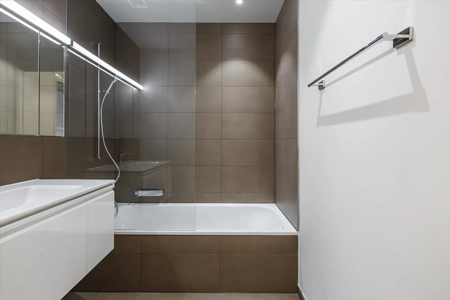 Apartment for rent - Photo 4 of 8