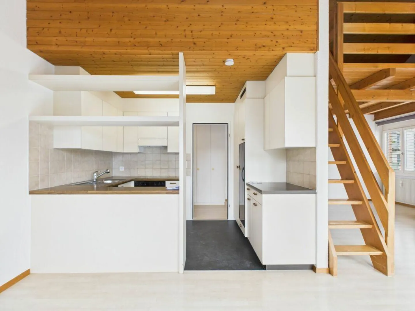 Cozy attic apartment in a quiet residential area - Photo 4 of 9