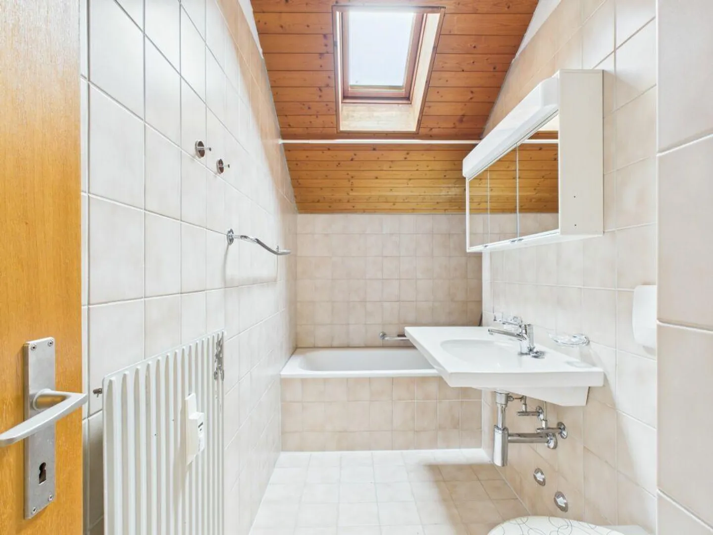 Cozy attic apartment in a quiet residential area - Photo 6 of 9