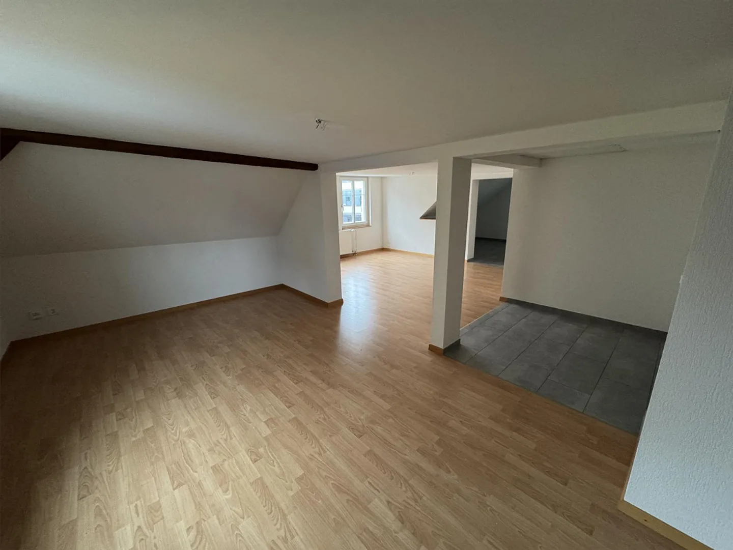 Renovated attic apartment in a central location - Photo 2 of 8