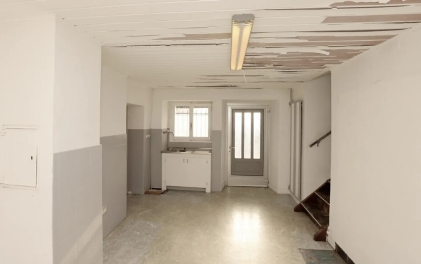 In vendita in campagna una semplice casa familiare da restaurare - Foto 5 di 15