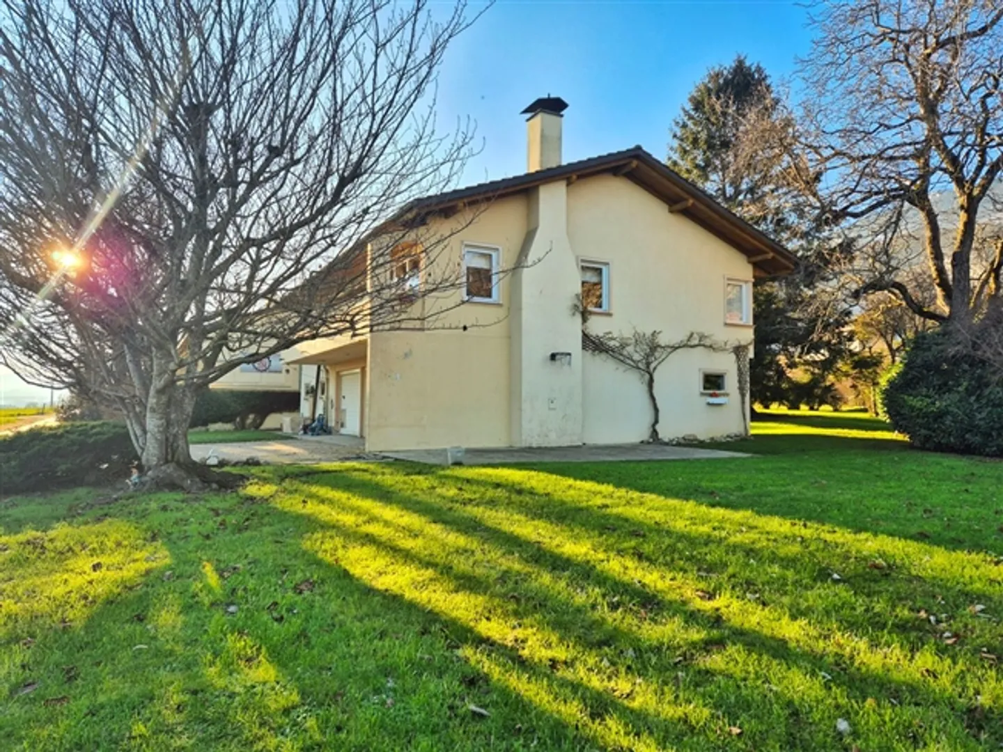 IDEAL FOR INDEPENDENTS in a craft zone Villa of 5.5 rooms with adjacent workshop of 350 m² - Photo 1 of 12