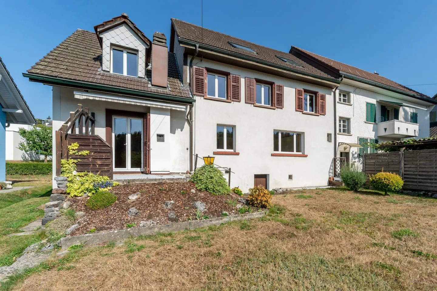 Characterful End-of-Terrace House with Sun-Drenched Garden - Photo 11 of 13