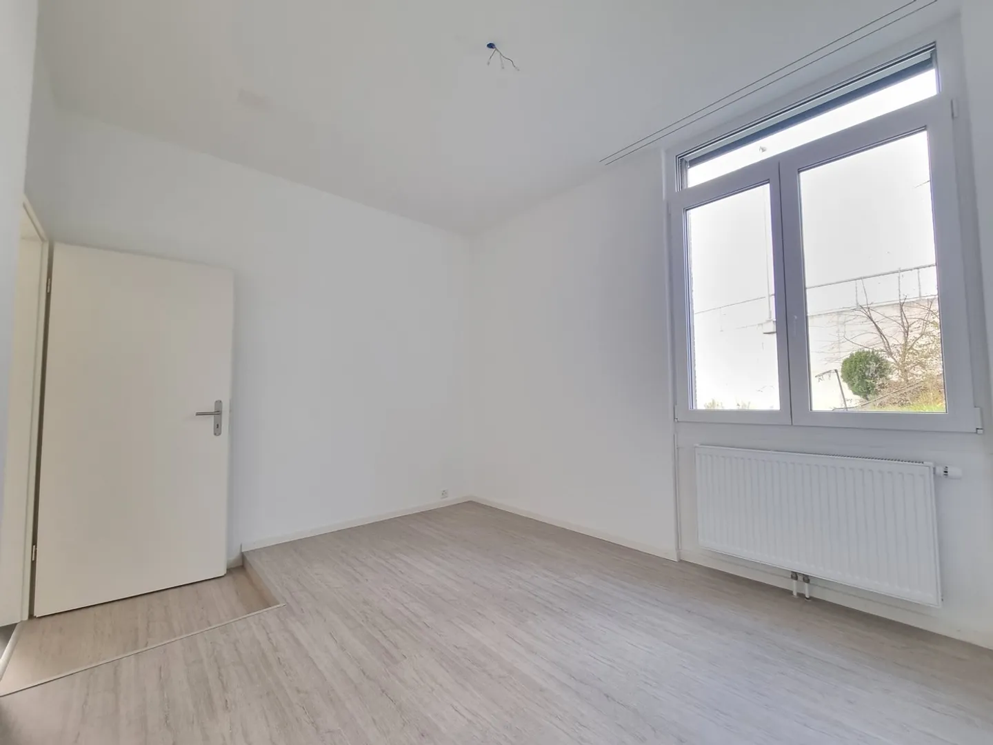 Appartamento ristrutturato con area giardino - Foto 4 di 8