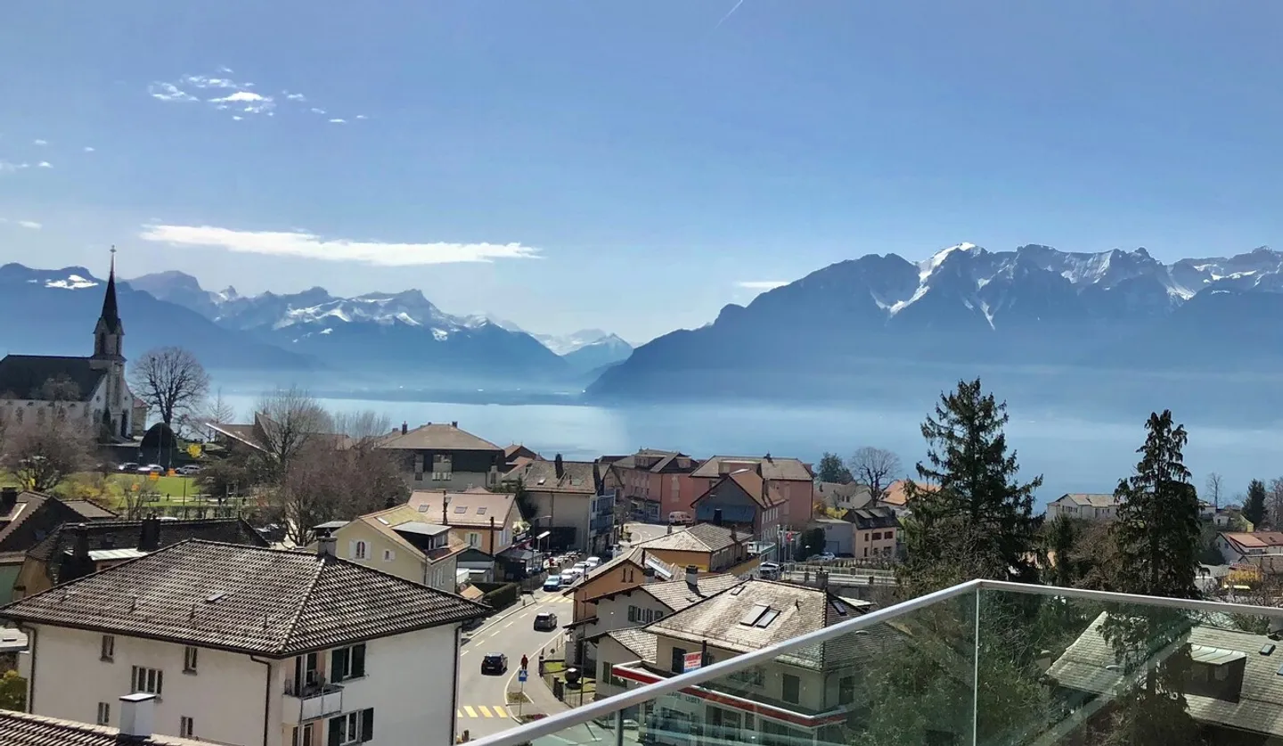 Luxurious 4.5-room apartment with a view of the lake and the Alps - Photo 1 of 12