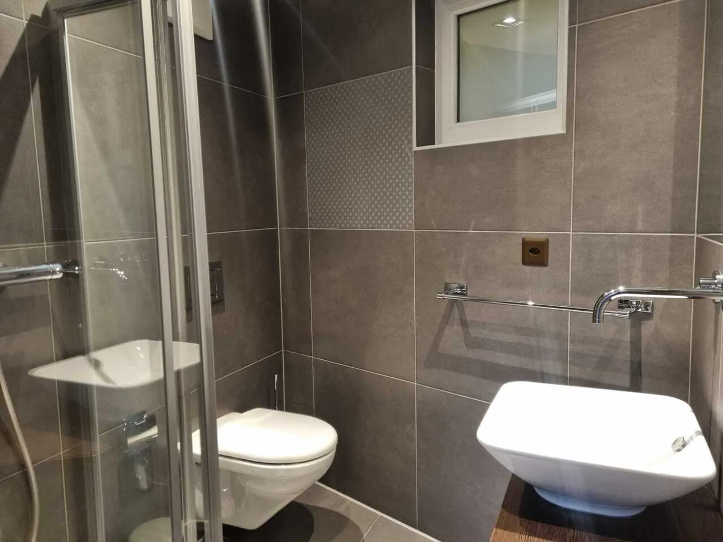 Luxurious 4.5-room apartment with a view of the lake and the Alps - Photo 9 of 12